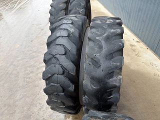 Bridgestone N/A - 1000 x 20 Set / 10.00 x 20: 4x2 Tyres изображение 9