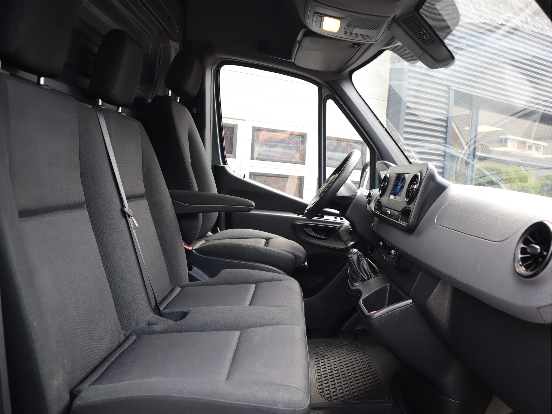 Mercedes-Benz Sprinter 2024 - 315 CDI 150 pk L2H2 Mbux - Camera - Bankje afbeelding 10