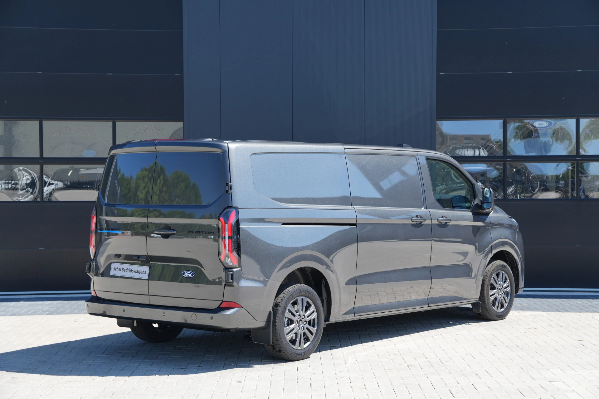 Ford E-Transit Custom 2026 - 340 L2H1 Limited 71 kWh 218pk - AGR Bestuurdersstoel - 2x Schuifdeur - LED - 360 Camera - B&O - ACC - Navi - Stoel/Stuurverwarming - Rijklaar immagine 6