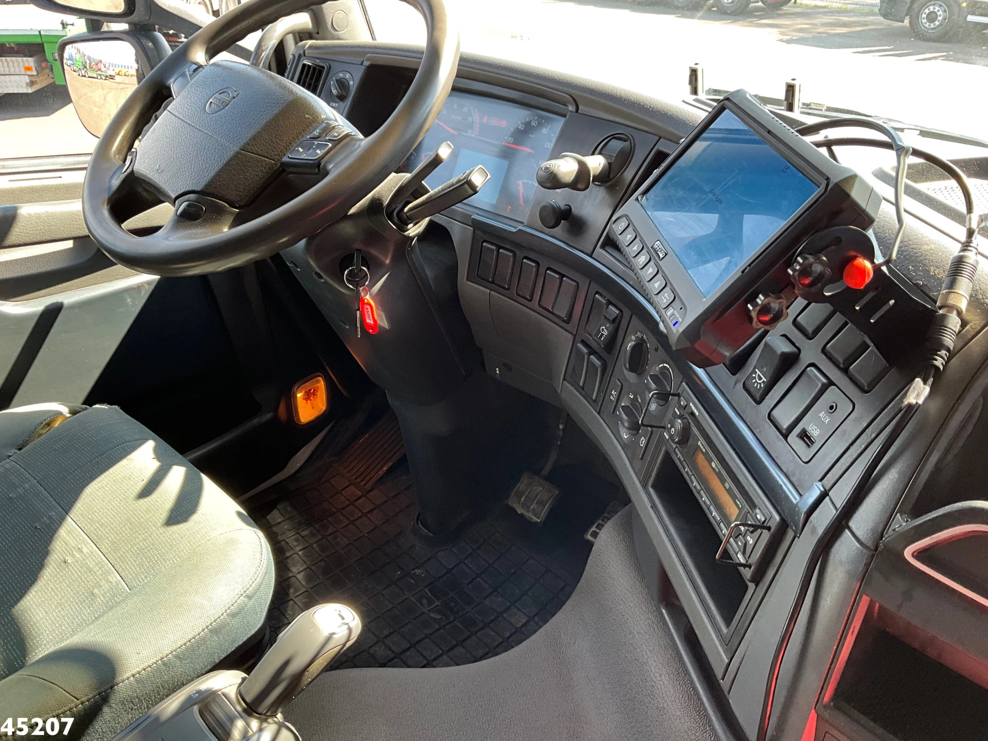 Volvo FH 2010 - 500 8x4 Effer 65 Tonmeter laadkraan + Fly-Jib Bild 21