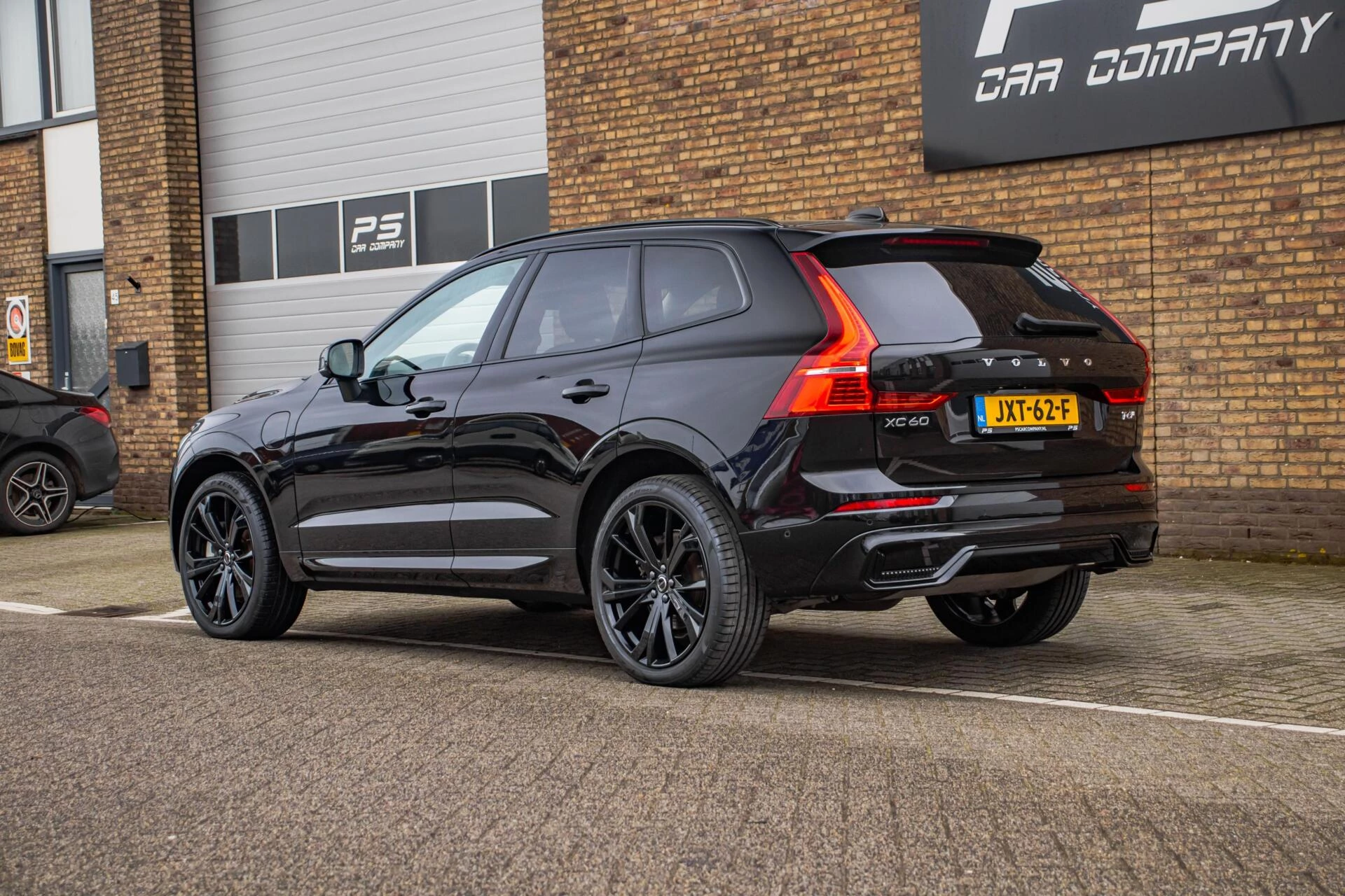 Volvo XC60 2024 - 2.0 T6 Plug-in hyb.AWD Ultra Dark, BTW, Pano, H&K obrázek 4