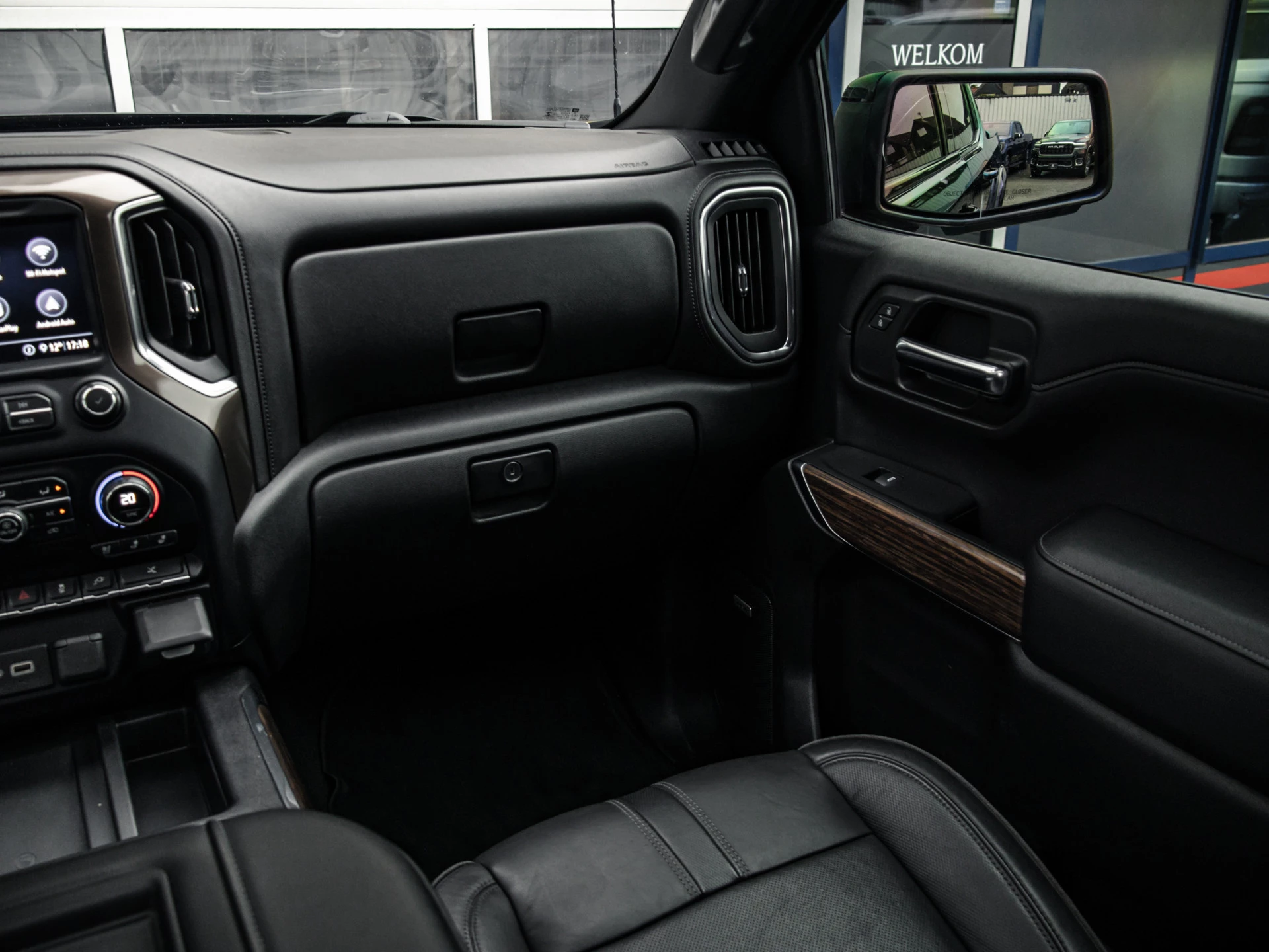 Chevrolet Silverado 2019 - High Country image 15