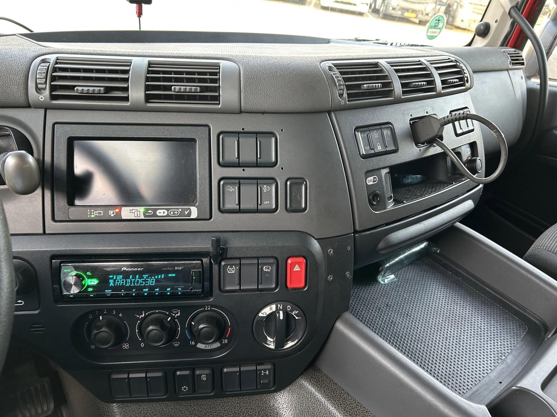DAF 400 2014 - CF FT Space Cab / 945 dkm obrázek 6