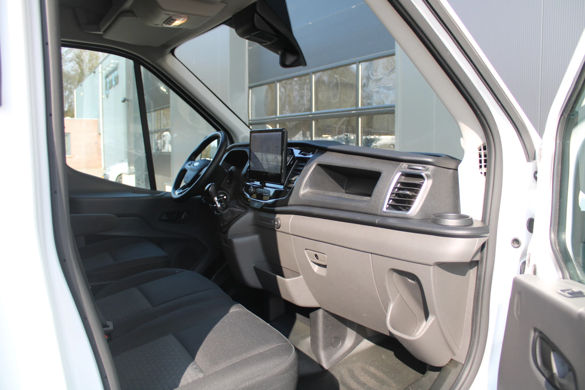 Ford Transit 2024 - 350 2.0 TDCI L4H3 Trend RWD 130pk - 270gr deuren - Camera - Cruise - Carplay - Airco - PDC - Rijklaar immagine 31