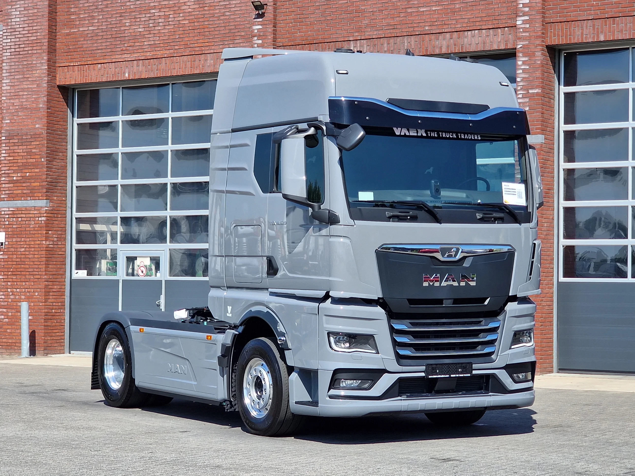MAN TGX 2026 - 18.520 GX - D30 - Retarder - Full air - Night clima - Navi - 2x tank imagem 1