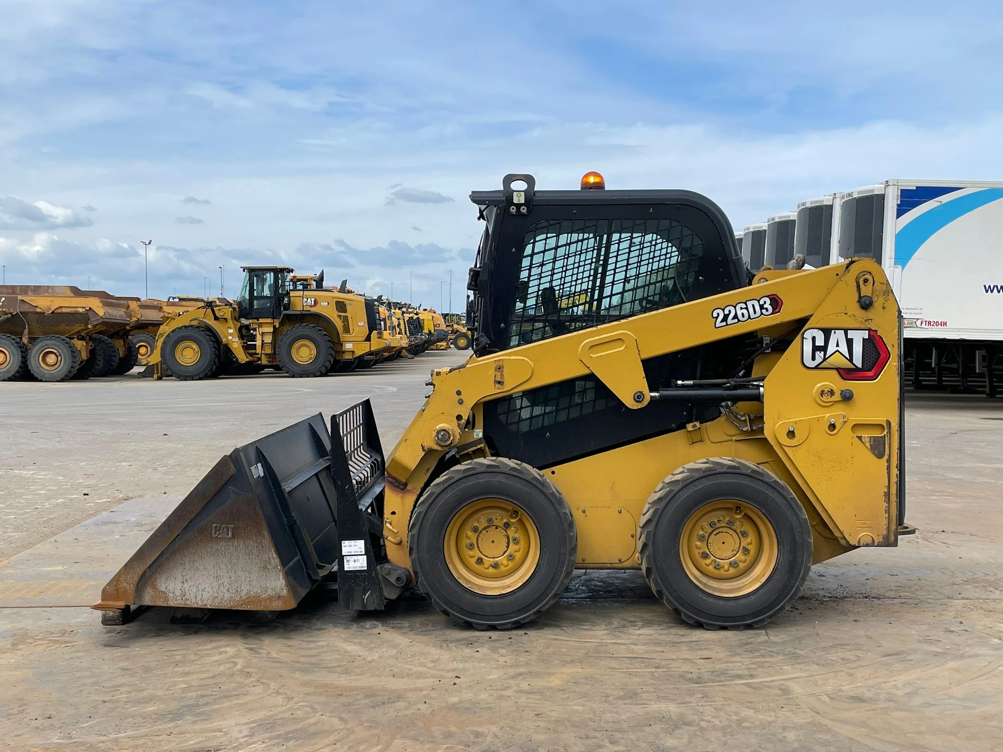 Caterpillar 226D3 2021 zdjęcie 1