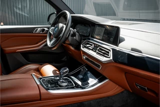 BMW X5 2023 - xDrive 45e High Executive | M sport | Panoramadak | 22" LMV | Laserlight | Memory Seats | Harman Kardon | Camera | Carplay | Cognac Leder obrazek 2