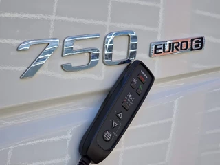 Volvo FH 2020 - 16.750 XL 8x4*4 - Carrier Supra 1150 MT - Bi Temp - Retarder - Loadlift - Bussbygg box immagine 17