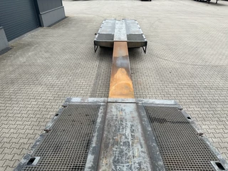 Broshuis N/A 2017 - 3ABSD Lowloader 3-axle / GVW: 59.000kg / Neck: 23.000kg / hydraulic steering + ramps + loading table / 4.60m extendable / winch / liftaxle image 39