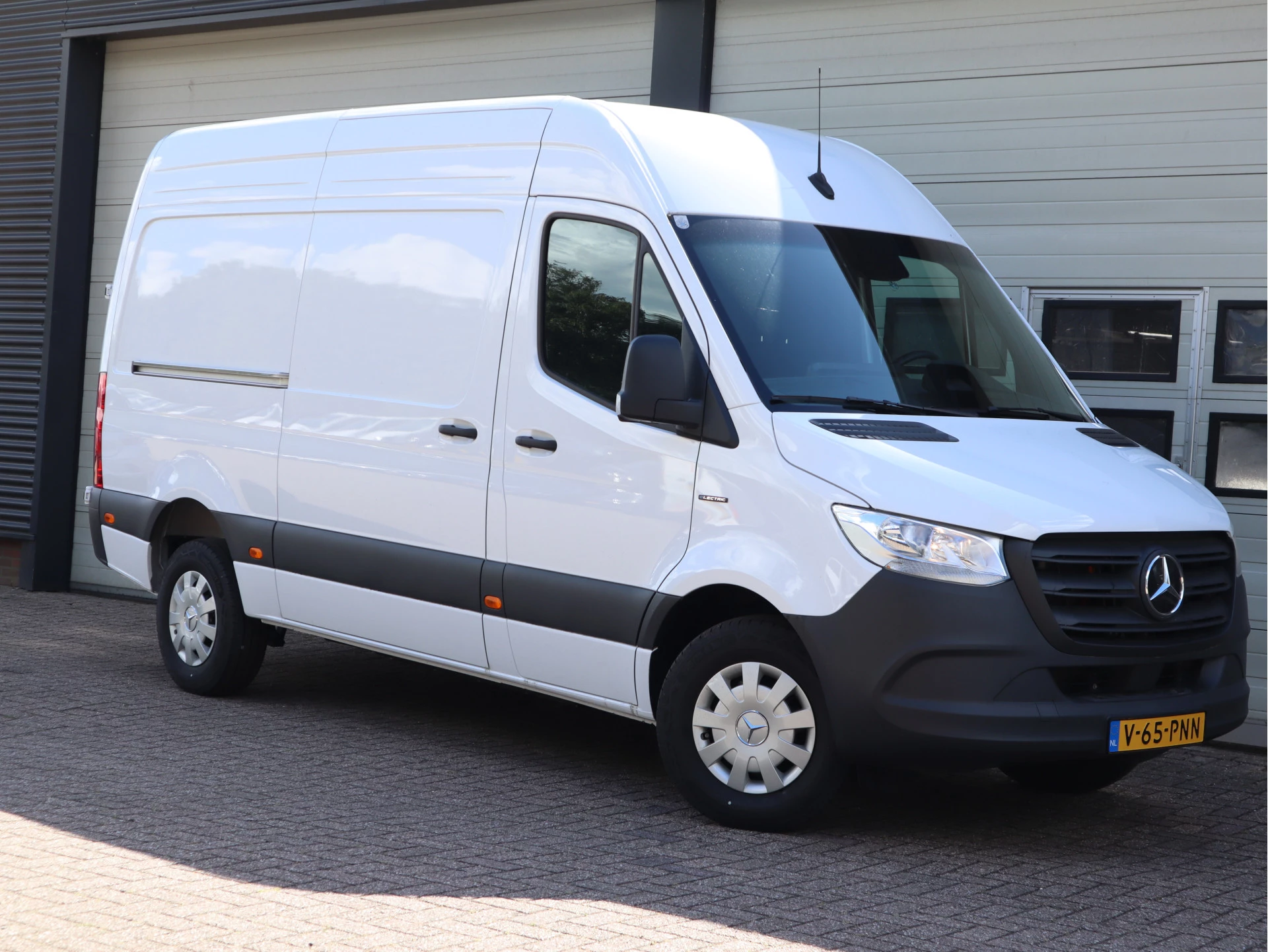 Mercedes-Benz eSprinter 2025 - 320 81kWh L2H2 - Trekhaak - Cruise - MBUX - 2025 Bild 2
