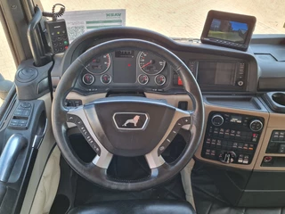 MAN TGX 2018 - 35.500 8x4*4 - Hyva Hooklift - Custom interior - Steering axle rear - Euro 6 image 22