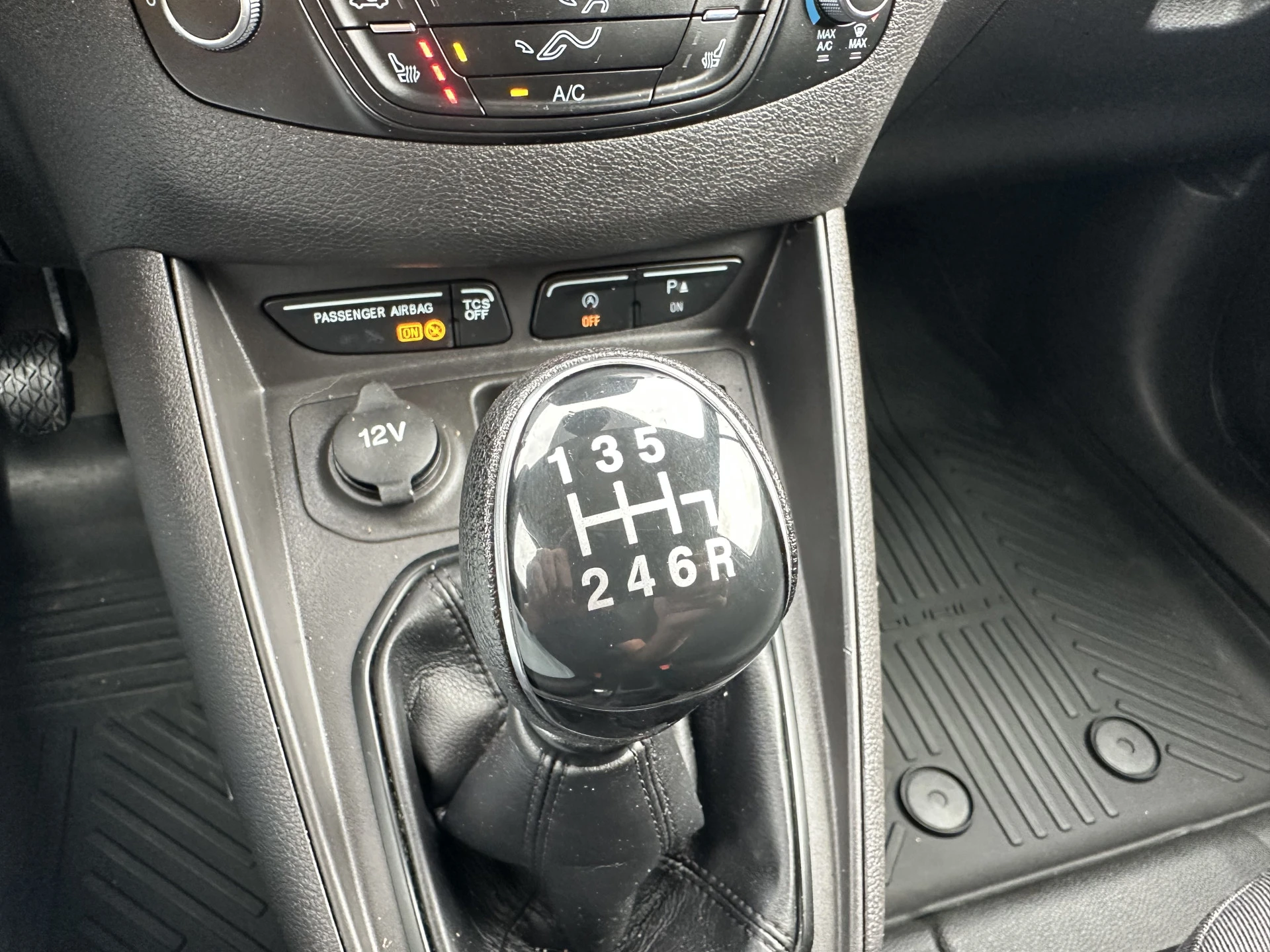 Ford Transit Courier 2021 - 1.5 TDCI / 1e EIGENAAR / 21.248 KM ! / AIRCO / STOELVERWARMING / PDC / NAVIGATIE / CARPLAY afbeelding 14