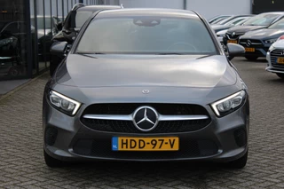 Mercedes-Benz A-Class 2020 - 250e AUT8 Premium LEDER CARPLAY WIDESCREEN SFEER CAMERA изображение 8
