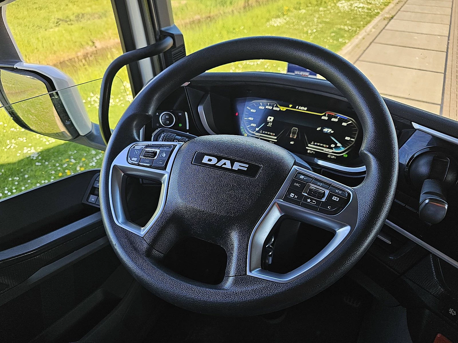 DAF 2022 - XF 530 zdjęcie 9