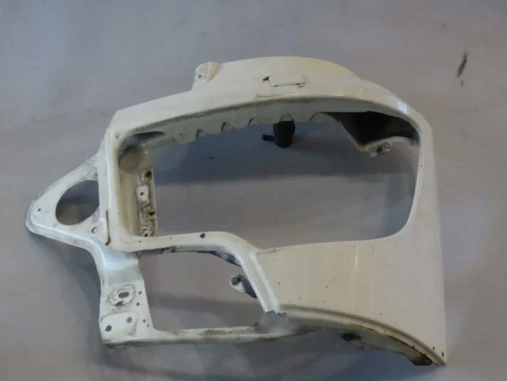 Mercedes-Benz - Body & Chassis Parts Koplamphoek Li. MB MP4 imagem 1