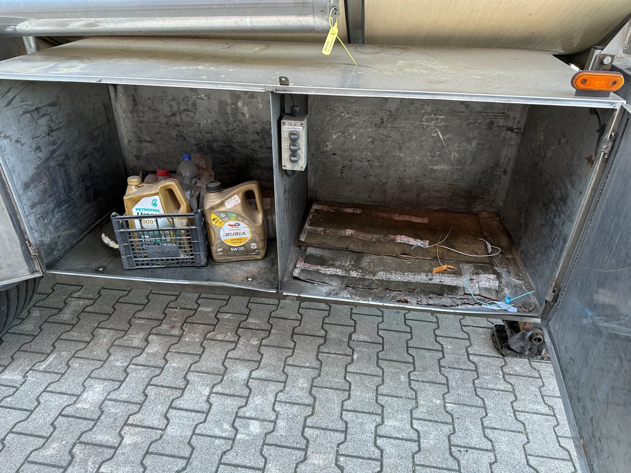 Feldbinder 1999 - FOOD / LEBENSMITTEL / LEVENSMIDDELEN / 33.500L / 3-COMP / PUMP / LIFTAXLE / ALCOA obrázek 31