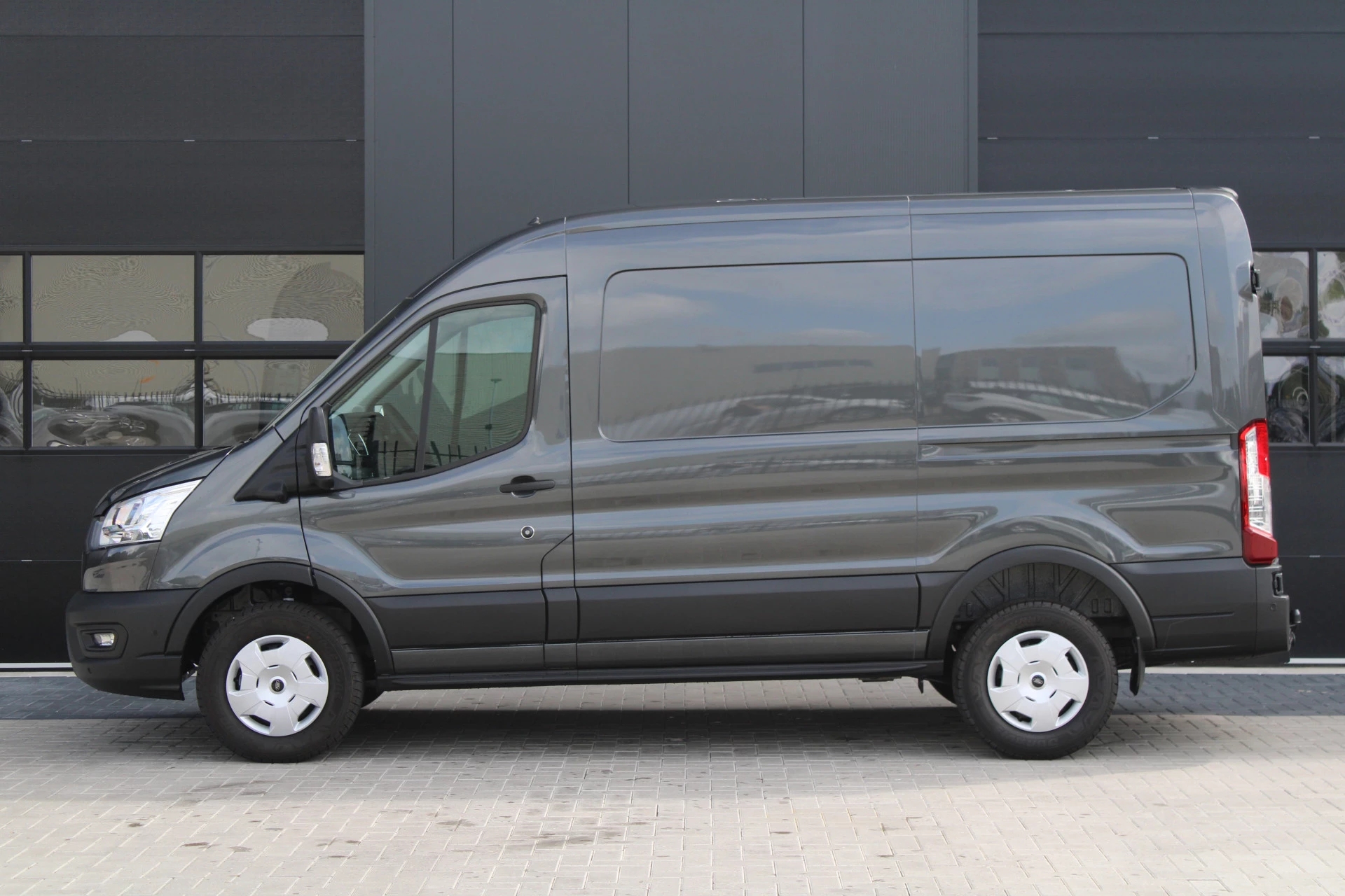 Ford Transit 2024 - 350 2.0 TDCI L2H2 Trend 130pk - Facelift - Adaptive Cruise - Navigatie - Blind Spot - 360 Camera - Stoel - Stuurverwarming - Rijklaar obrázek 30