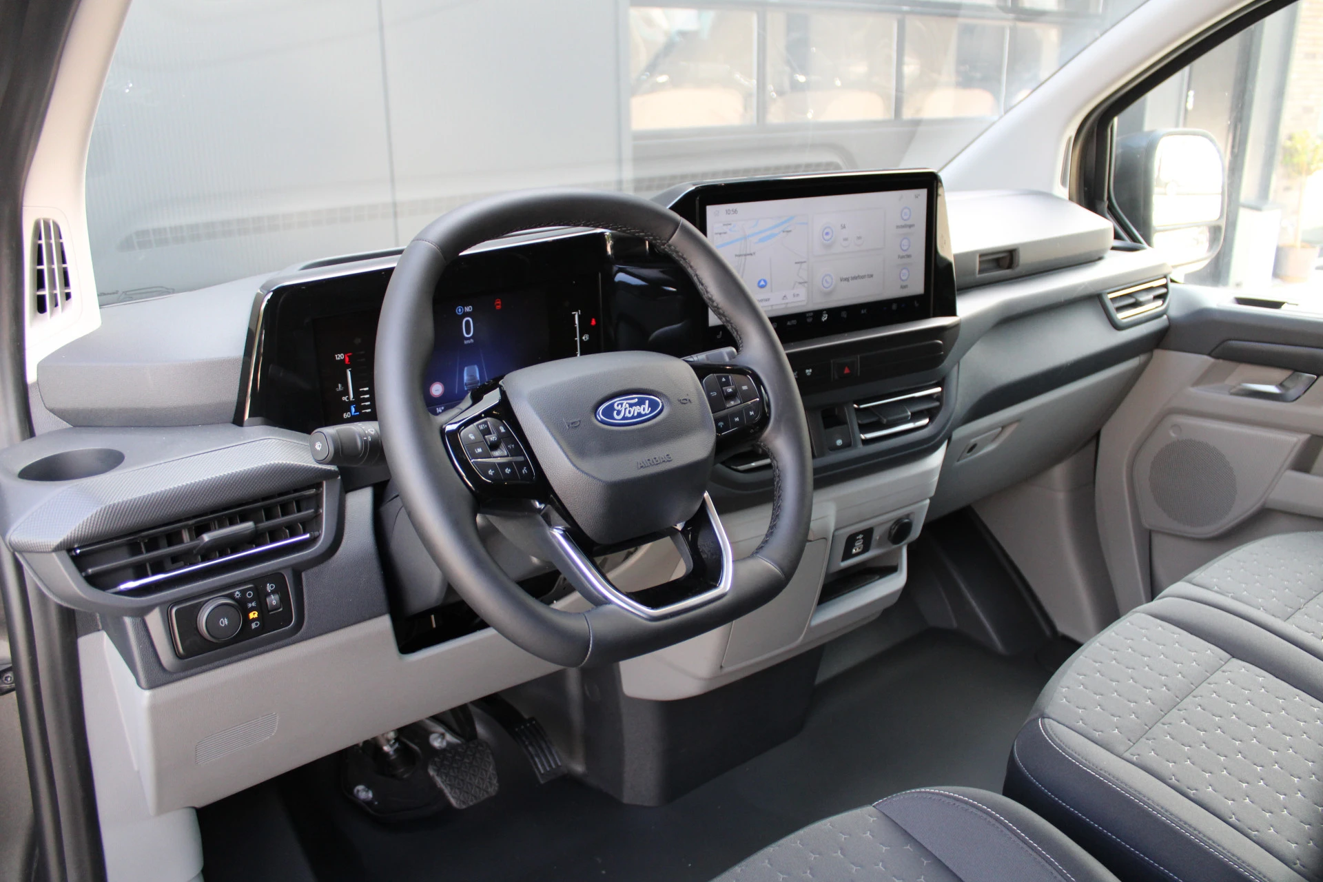 Ford Transit Custom 2025 - 320 2.0 TDCI L2H1 Limited 170pk - Adaptive Cruise - Stuurwiel verwarmd - Draadloos laden - Blind spot - Navigatie - Camera - Rijklaar zdjęcie 16