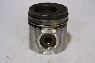 Renault - Engines & Parts Renault DCI4 Zuiger Gebr. afbeelding 2 miniatuur