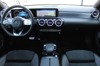 Mercedes-Benz CLA 2019 - Shooting Brake 200 163PK AUT7 AMG LINE PANORAMADAK CARPLAY SFEER 18'' WIDESCREEN TREKHAAK image 2