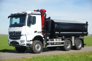 Mercedes-Benz Arocs 3346 2026 - 33,3-tons 6x6 met Palfinger Z kraan en Gijsbertsen kipper bild 1
