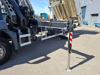 MAN TGS 2014 - 18.360 / FASSI F135 REMOTED CRANE / TIPPER / BIG AXLE / FULL-STEEL / DRUM BRAKES / 211690 KM / AIRCO / FRIDGE / AUTOMATIC / EURO-5 / 2014 obrazek 17