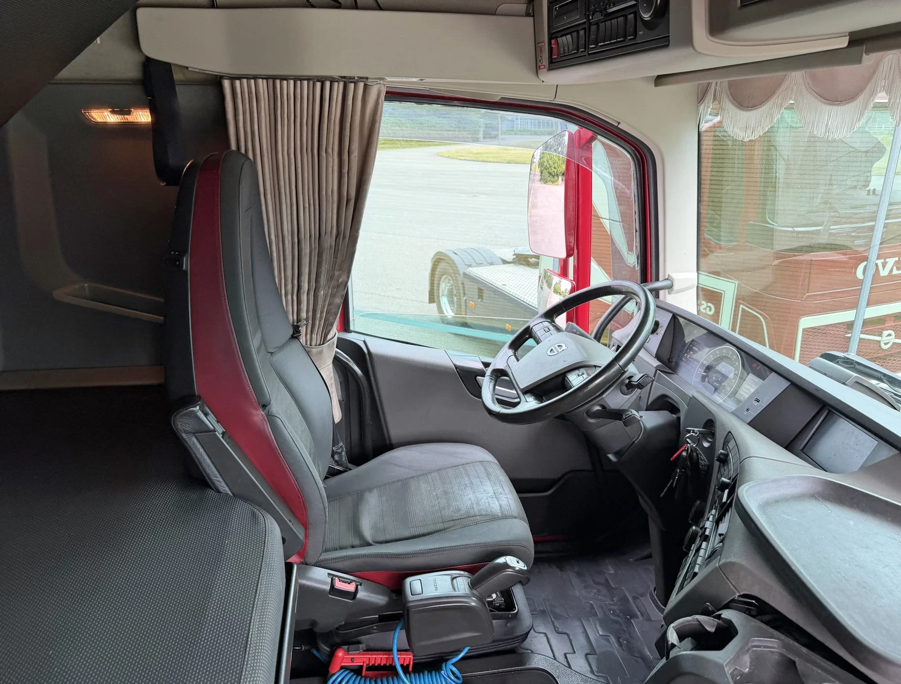 Volvo FH 2017 - 13.500 I-PARK COOL FULL ADR (ALL CLASSES) SUPER CONDITION HOLLAND-TRUCK afbeelding 11