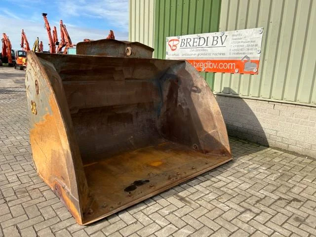 Volvo - L 90 image 1