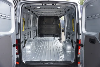 Volkswagen Crafter 2023 - 180pk Automaat LED Apple Carplay ACC Cruise control Camera Parkeersensoren Climate control Stoelverwarming 2 Zits afbeelding 3 miniatuur