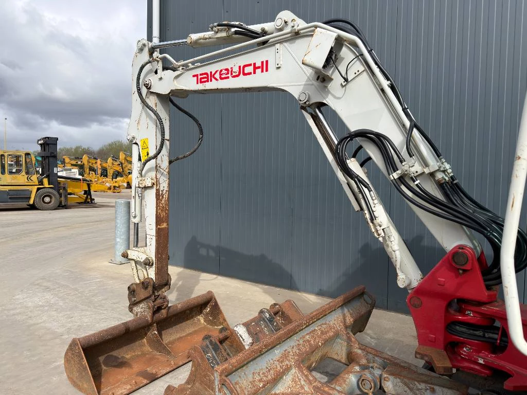 Takeuchi 2017 - TB230 afbeelding 8