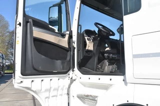 MAN TGX 2017 - 26.460 6x2*4 - BDF - HYDRAULIC SYSTEM - ADR FL - NEW TACHO - FULL AIR - RETARDER - 354 TKM - WHEELBASE 450 CM - PTO - GOOD CONDITION - изображение 4