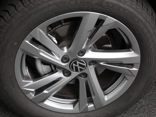Volkswagen T-Roc 2024 - 1.5 TSI 150pk DSG R-Line image 2 miniature