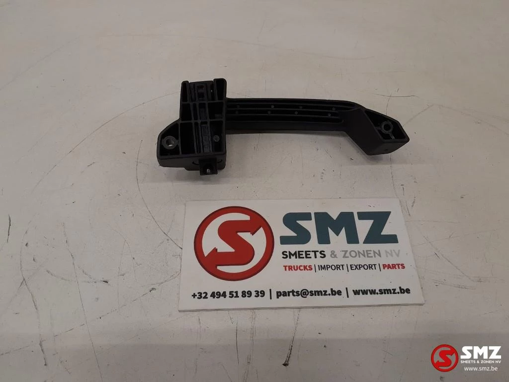 Caterpillar 2022 - Handle GP window left Caterpillar immagine 4