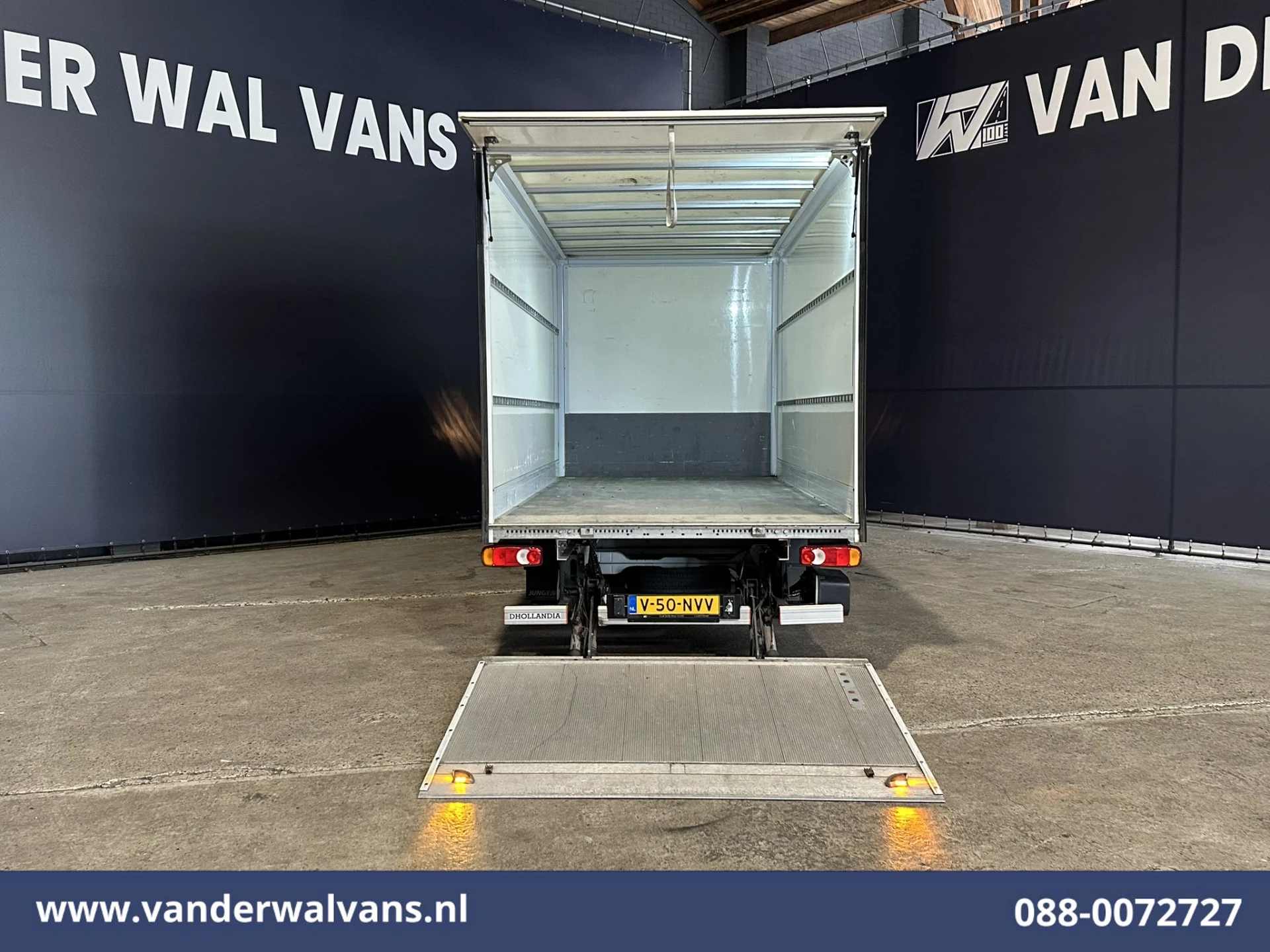 Peugeot Boxer 2022 - 2.2 BlueHDi 141pk Bakwagen 436cm Lang Laadklep Euro6 Airco | 1055kg laadvermogen | Camera image 2