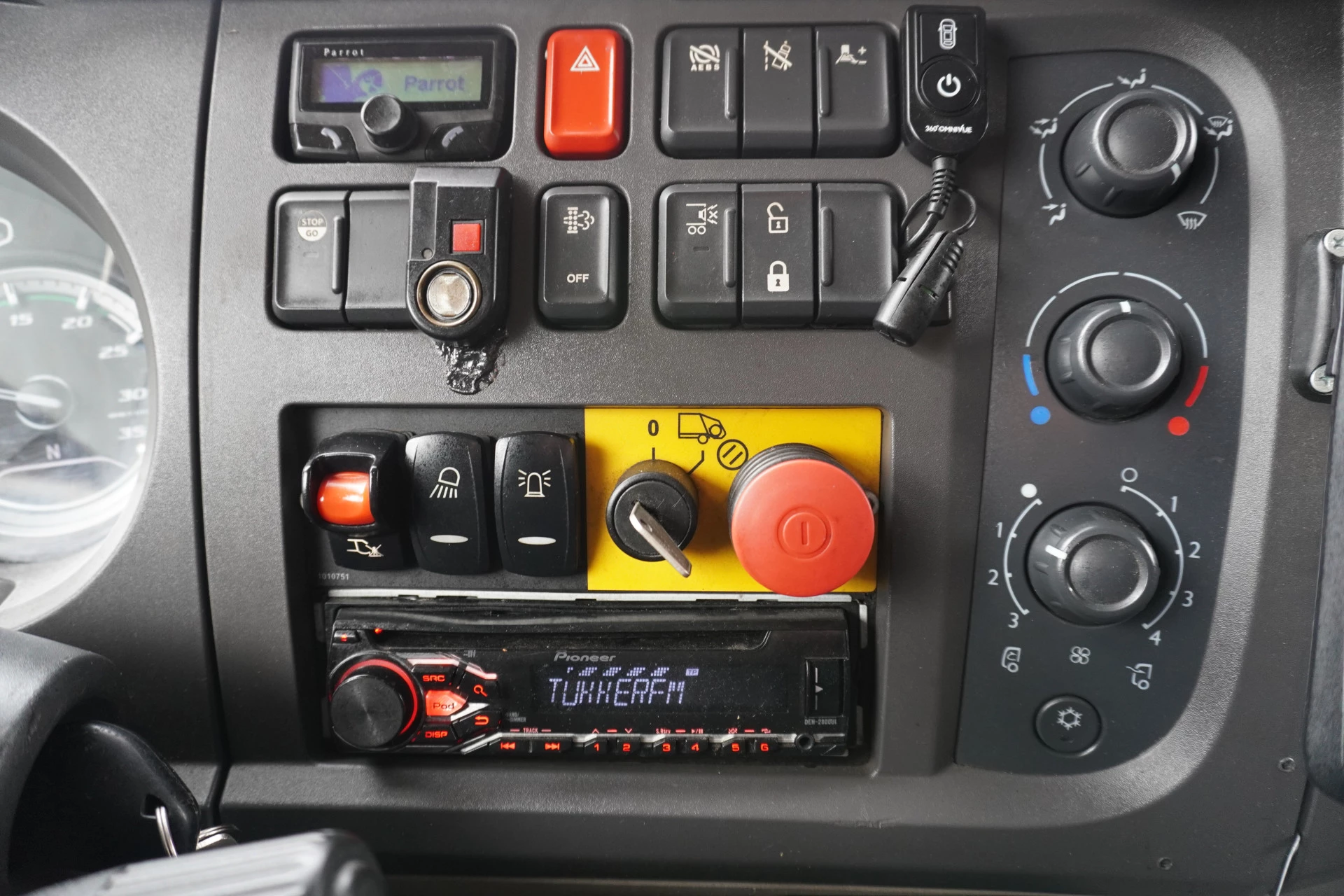 DAF LF 220 FAG 2016 - Terberg Vuilniswagen achterlader Euro6 obrázek 20