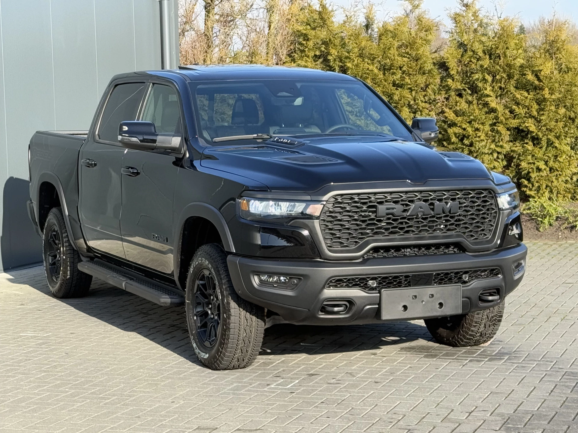 Dodge Ram 1500 2024 - 3.0 420 PK REBEL PREMIUM / LUCHTVERING / 2025 MODEL / INCL PRINS LPG! / PANO / 360 CAMERA / TREKHAAK / 3500 KG AHG / NIGHT EDITION imagen 4