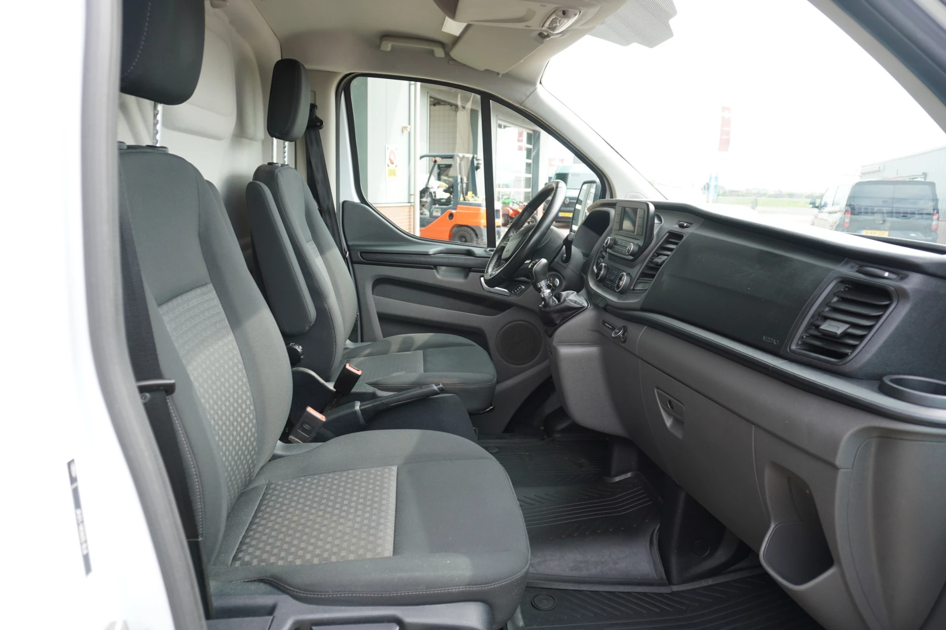 Ford Transit Custom 2019 - 320 2.0 TDCI L2H2 Trend obrázek 12