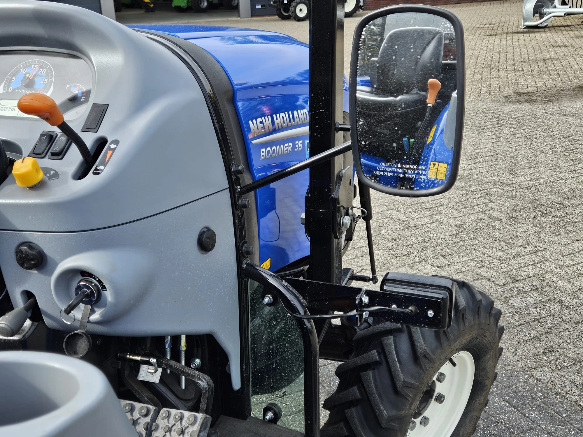 New Holland 2022 - Boomer 35 image 16