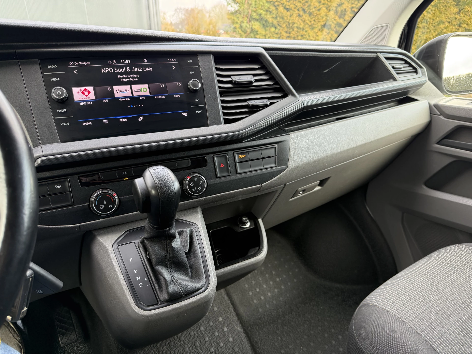 Volkswagen Transporter 2021 - 2.0 TDI 150 PK DSG AUTOMAAT HIGHLINE / L1H1 / ALUCA INRICHTING / AIRCO / CRUISE / ACHTERKLEP / NAVI / CARPLAY Bild 17