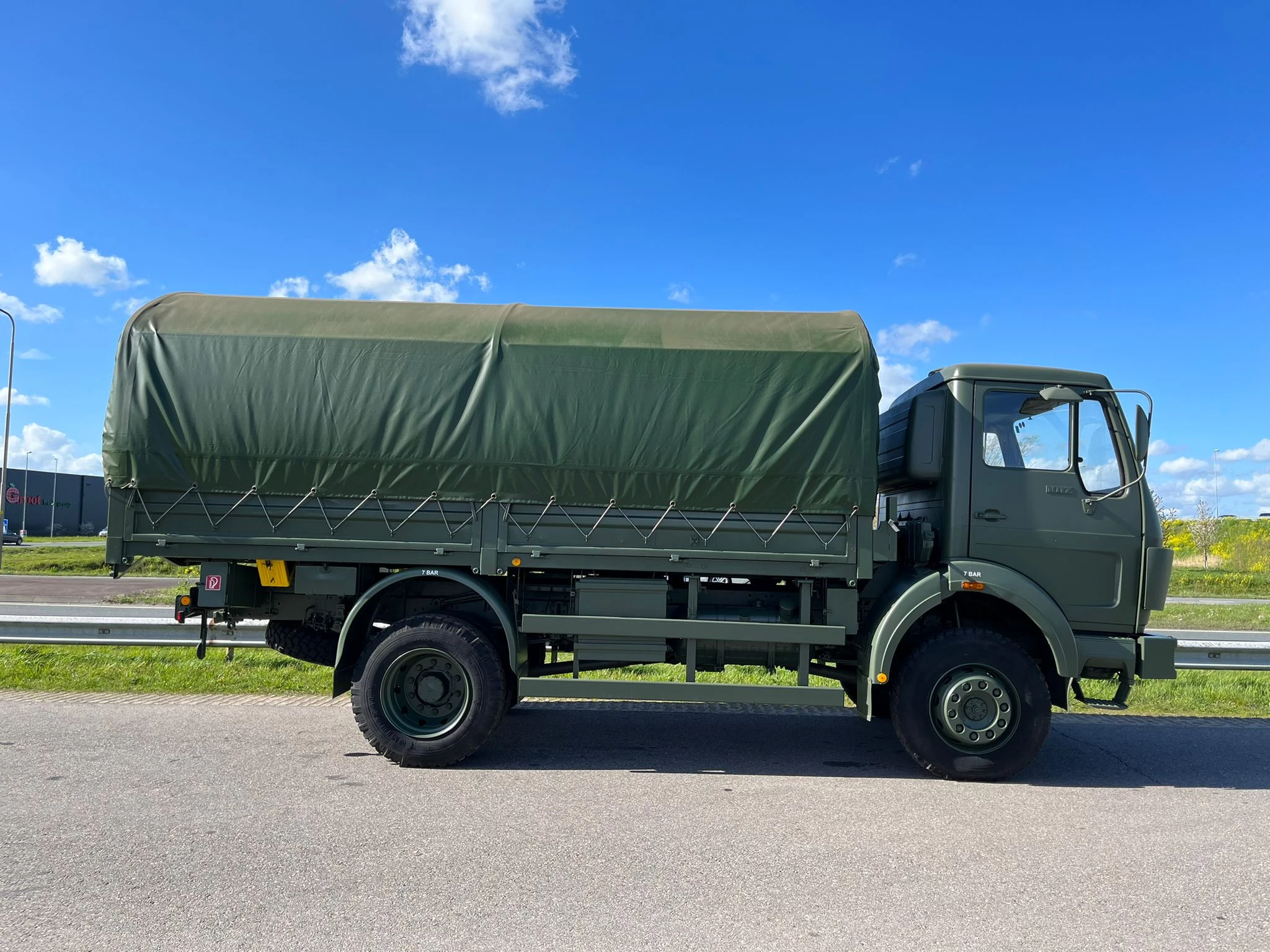 Mercedes-Benz 1017 4X4 ex army reconditioned 1987 Bild 4