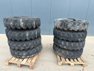 Mitas N/A - 1000 x 20 Set / 10.00 x 20: 4x2 Tyres / 1000-20 image 7