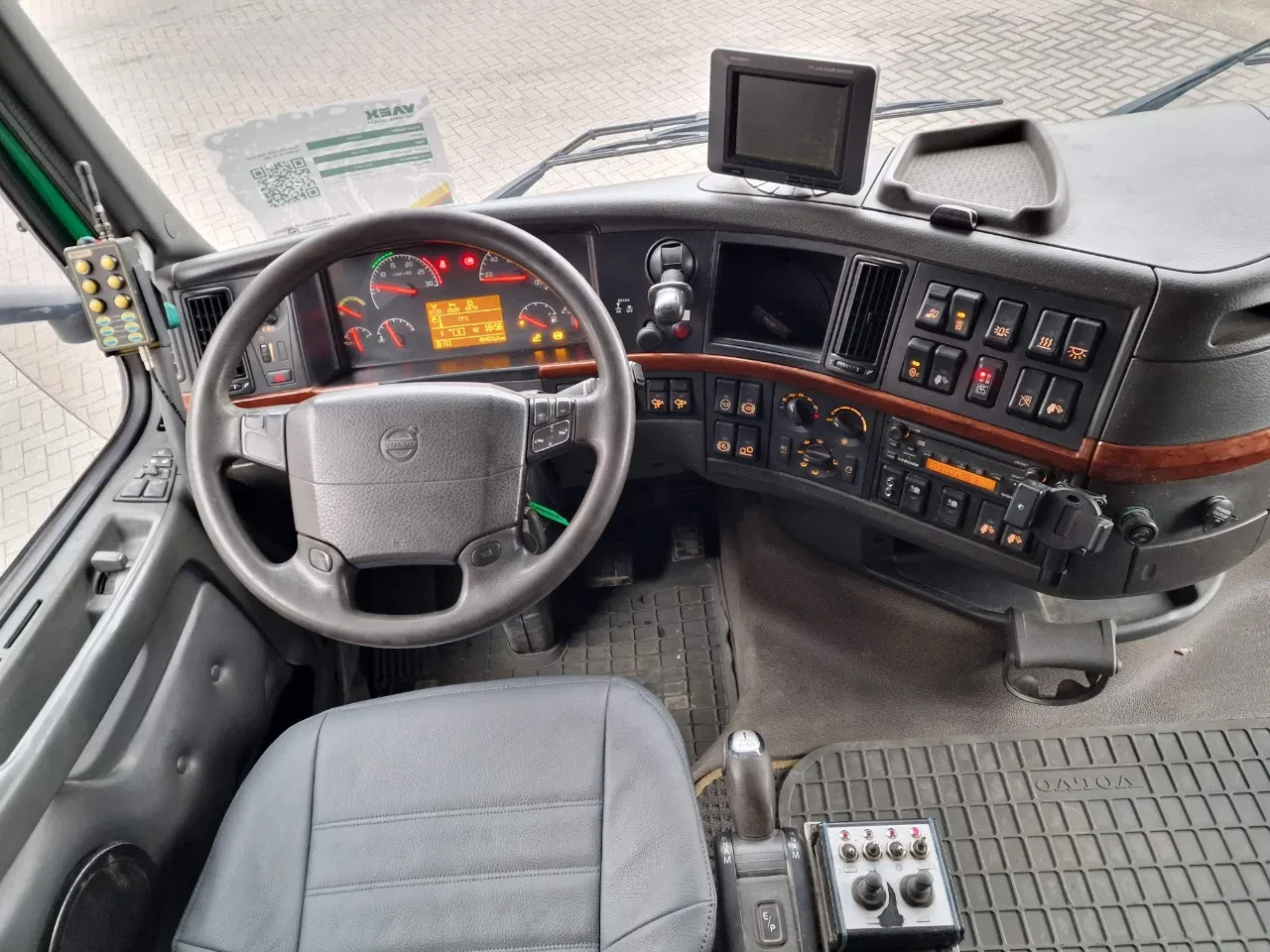 Volvo FH 2007 - 13.440 6x2*4 - HIAB Hooklift 17T - Euro 5 - I shift - Steering axle image 11