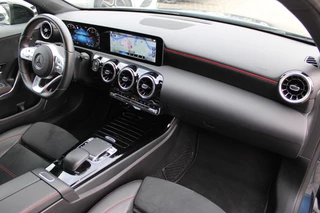 Mercedes-Benz A-Class 2019 - 180 AUT7 AMG LINE NIGHT PAKKET CAMERA NAVI obrazek 11