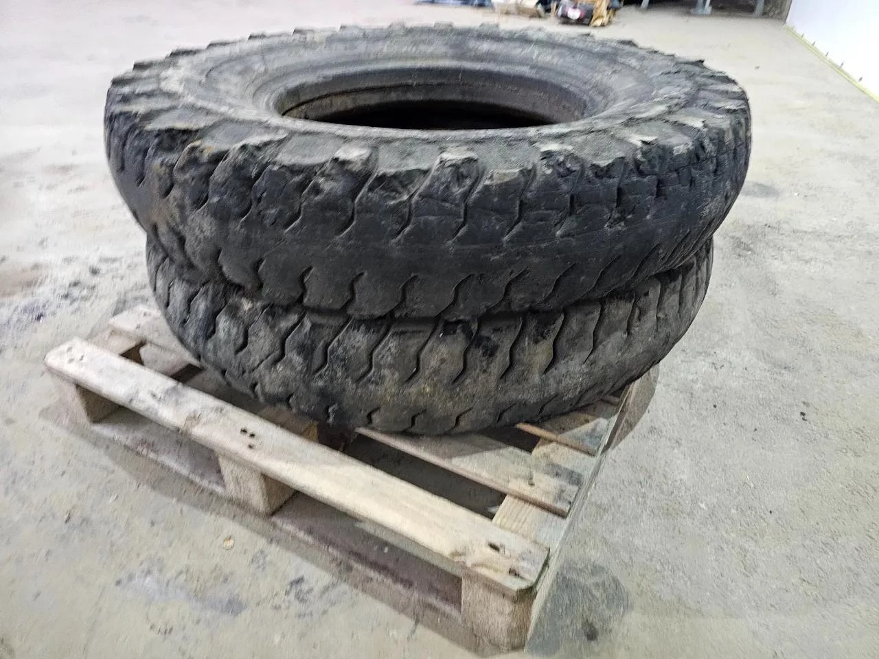 Goodyear 11.00-24 obrázek 1