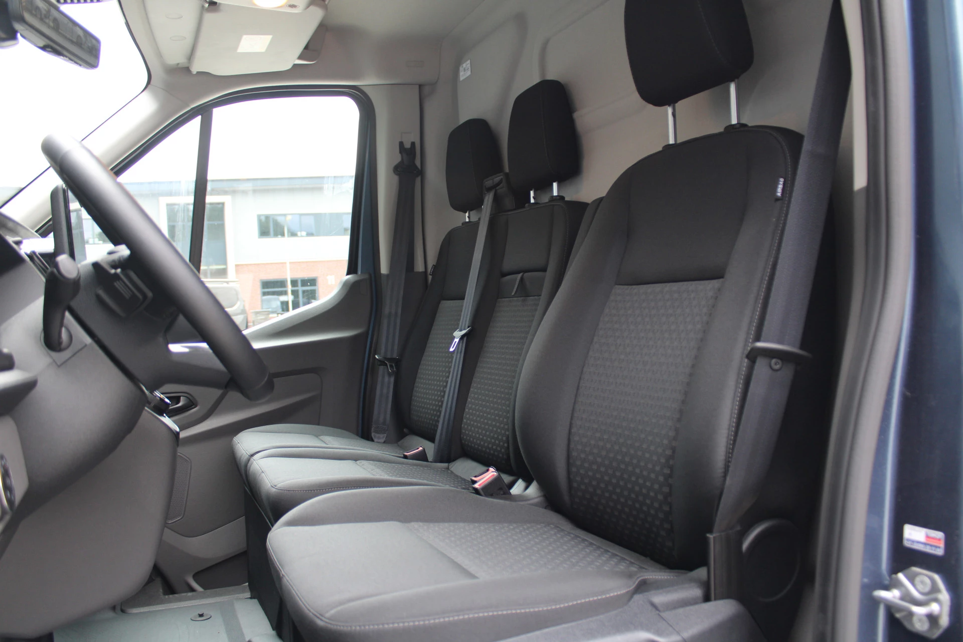 Ford Transit 2024 - 350 2.0 TDCI L3H2 Limited 165pk - LUCHTVERING - ACC - Blind Spot - 360 camera - Navigatie - Stoel-Stuurverwarming - Trekhaak - Rijklaar Bild 8