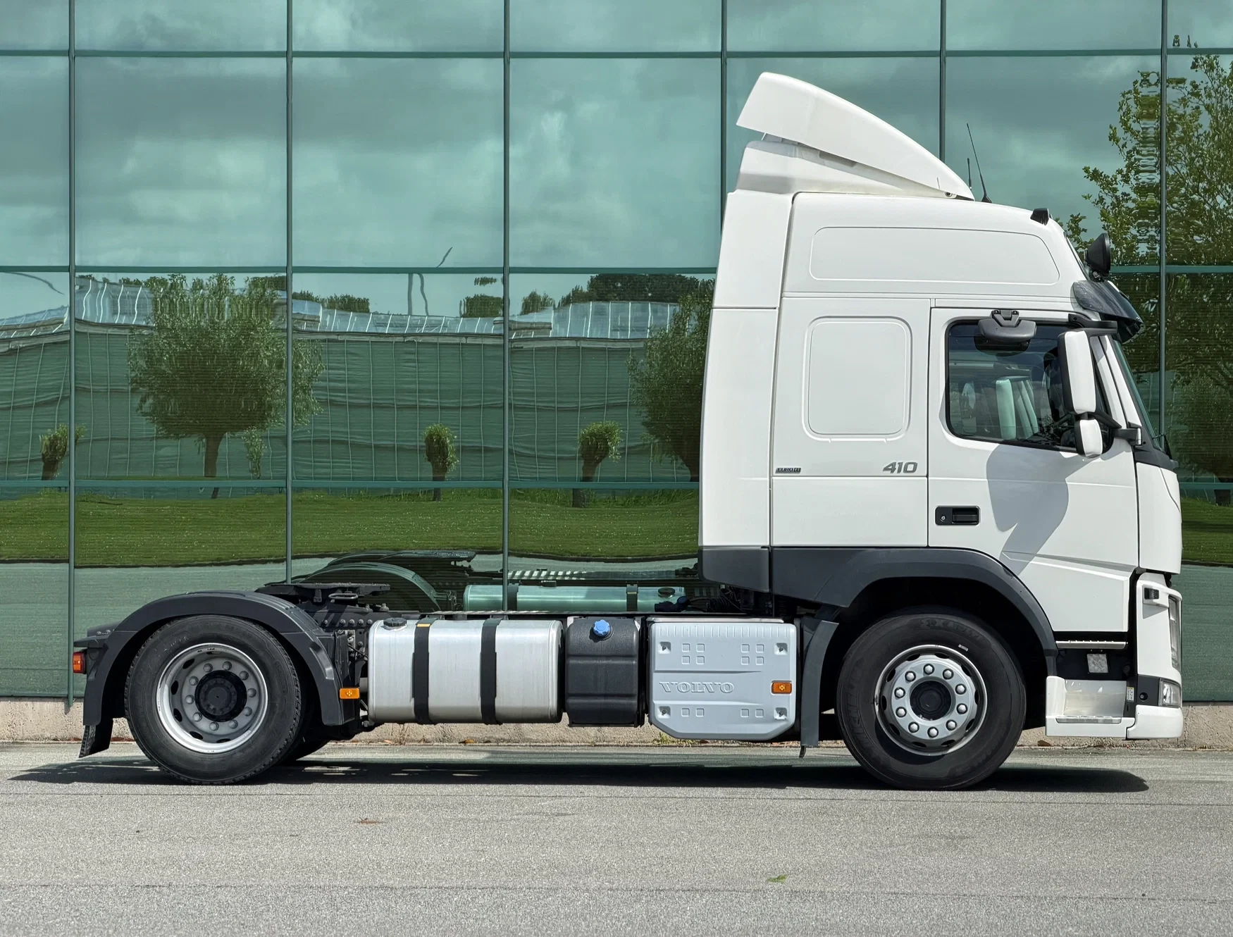 Volvo FM 410 2018 - EURO 6 VOL LUCHTGEVEERD 2XTANKS 106 CM SCHOTEL HOOGTE 345.000 KM IN SUPER CONDITIE zdjęcie 5