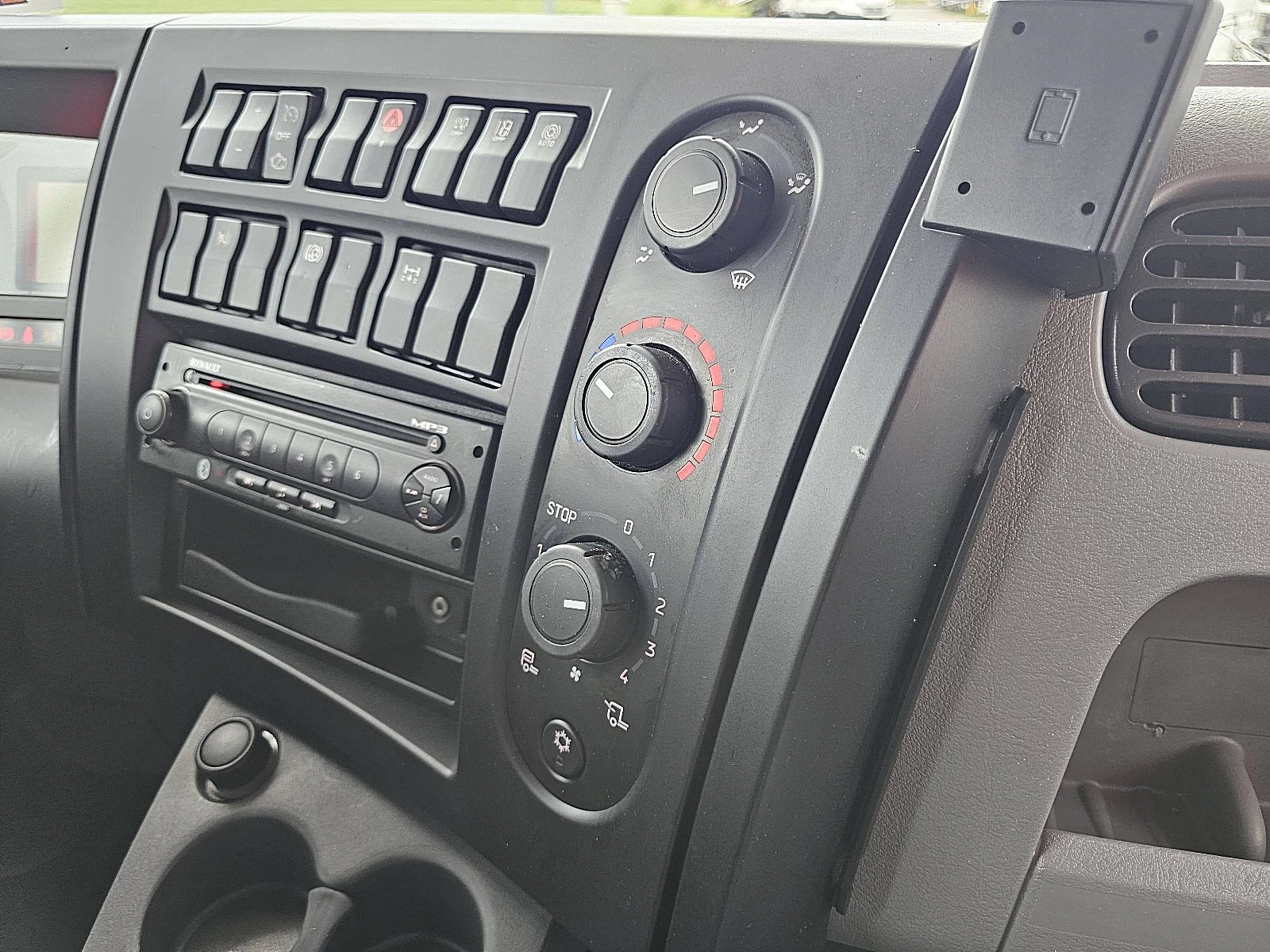 Renault 2015 - D 220 image 10
