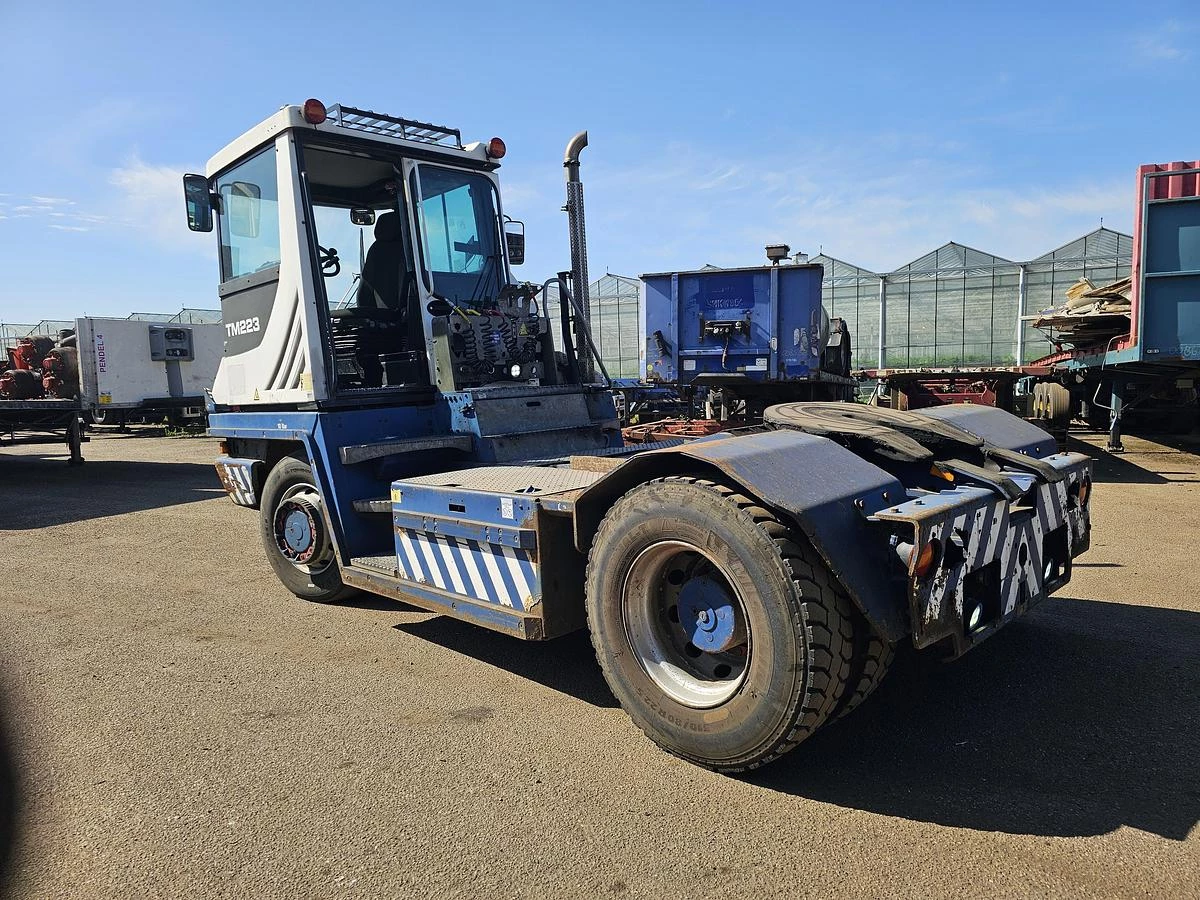 Terberg RT283 | TERMINAL TRACTOR 4X4| TURNING CHAIR. | AUTOMATIC GEAR |19208 HOURS HYDRAULIC SYSTEM. 2016 imagen 6