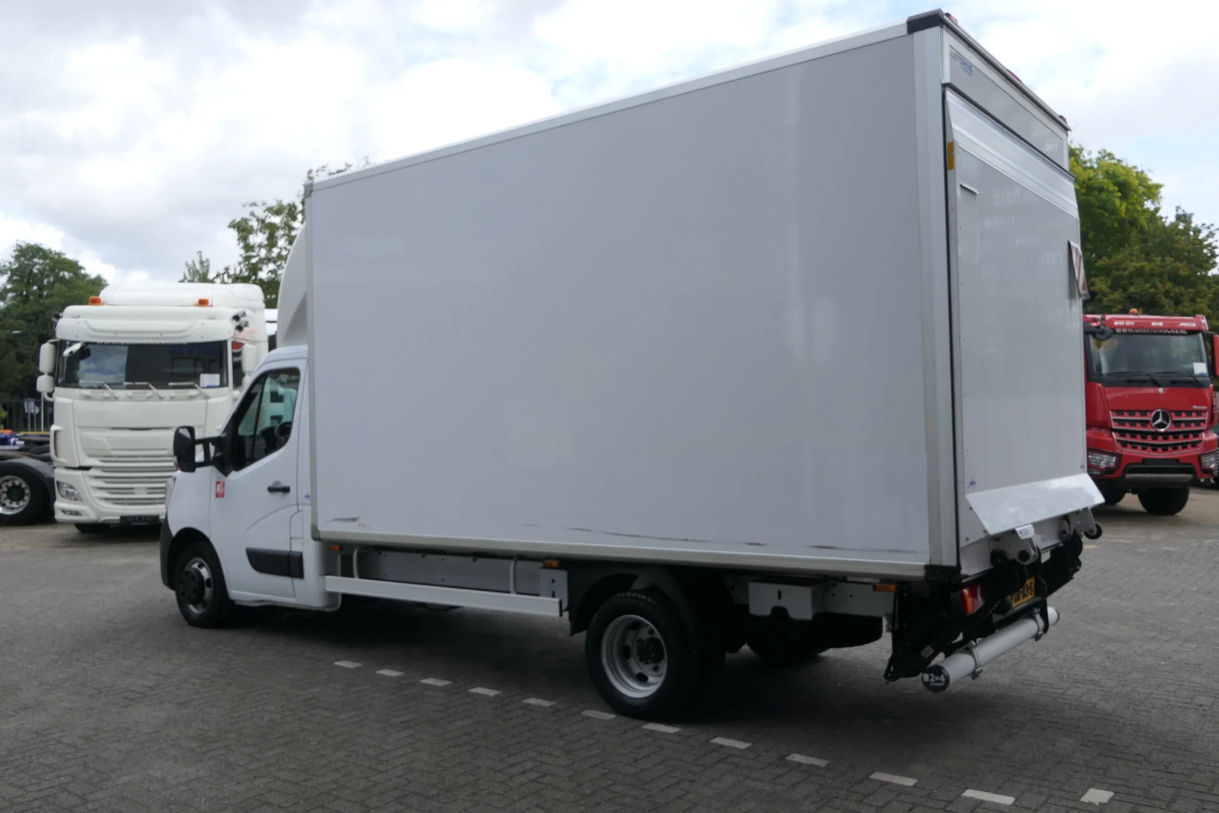 Renault Master 2023 - | Double wheels | 375617Km | 2023 | Taillift 750Kg | Manual gearbox | Euro6-E | 4X2 | TUV/MOT/APK 01-2027 | NL-Van изображение 8