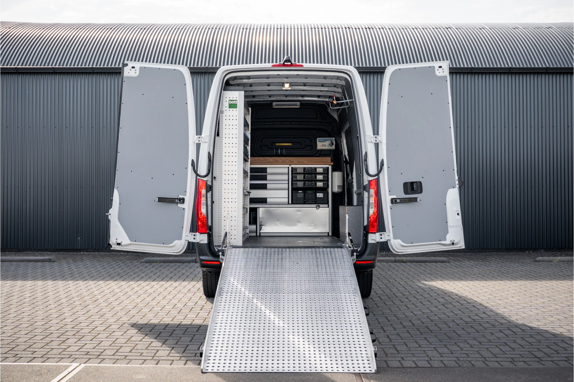 Mercedes-Benz Sprinter 2020 - 311 CDI RWD L2H2 | Volledig Ingericht | Mbux | Camera | Climatronic obrázek 10